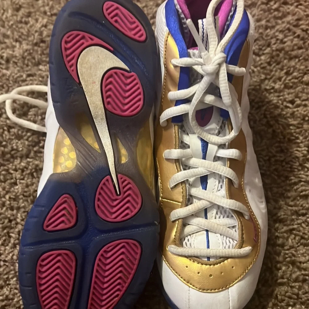 Nike - Picture 2 of 4